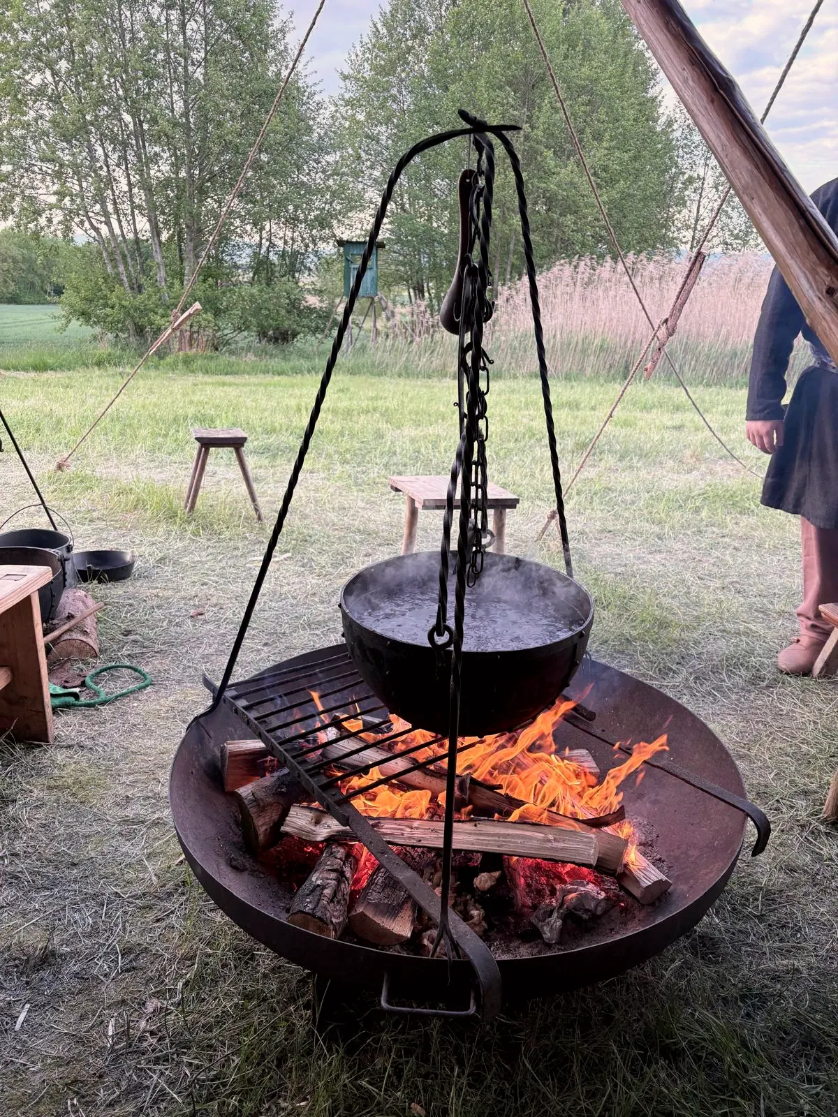 Die Feuerschale mit dem Kessel