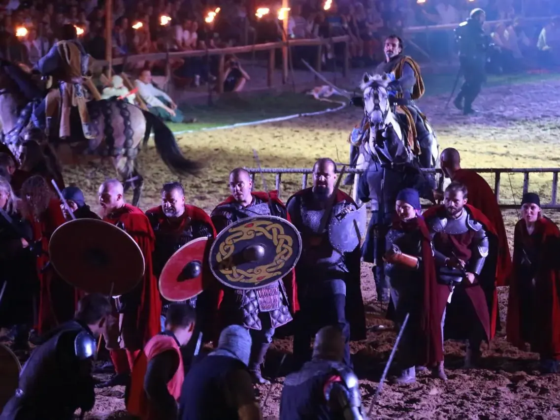 Die Sippe in der Arena von Kaltenberg